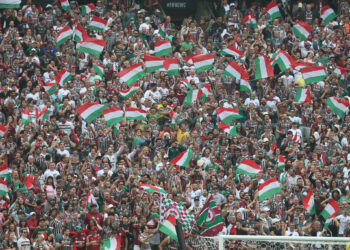 Presidente da Liga Espanhola bate de frente com a torcida do Fluminense