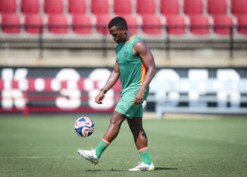 Renato abre o jogo sobre a saída de Arias do Fluminense