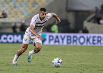 Enquanto Martinelli ganha R$ 175 mil no Fluminense, o salário de André no Wolves é muito maior