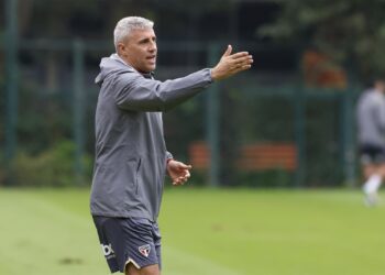 Ex-Fluminense pode assinar com o São Paulo para reforçar a defesa