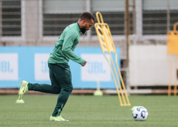 Samuel Xavier quebra tudo e entra em ranking de artilheiros do Fluminense