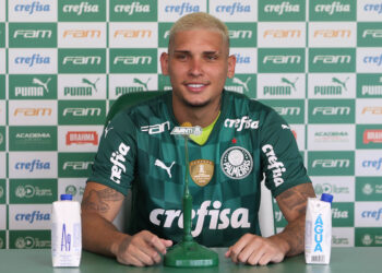 Fluminense volta atrás sobre a contratação de Rafael Navarro