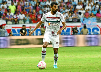 Qual é o salário de Thiago Santos no Fluminense?