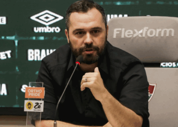 Fluminense pensa na TV, adota estratégia e chama atenção dos torcedores