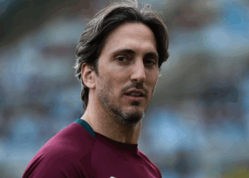 Zubeldía surpreende, “resgata” jogador no Fluminense e manda a real