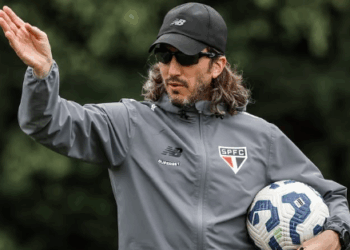 Jornalista traz novos detalhes do contrato envolvendo Fluminense e Luis Zubeldía