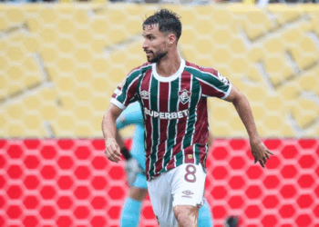 Martinelli deixa Germán Cano para trás e cai nas graças da torcida do Fluminense