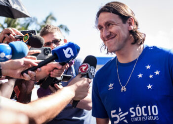 Enquanto Fábio ganha R$ 350 mil no Fluminense, Cássio recebe muito mais no Cruzeiro