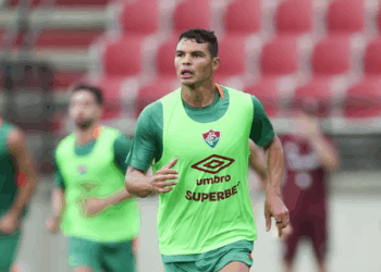 Técnico da Série A do Brasileirão revela conversa com Thiago Silva